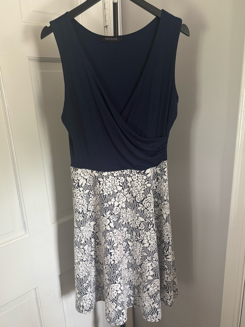 Navy and White Floral Detail Midi Fit & Flare Baby Doll V Neck Dress Size Large